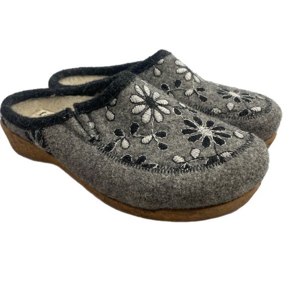 taos womens 7-7.5 38 wool Woolderness 2 Grey embroidered wedge EUC - Picture 1 of 6